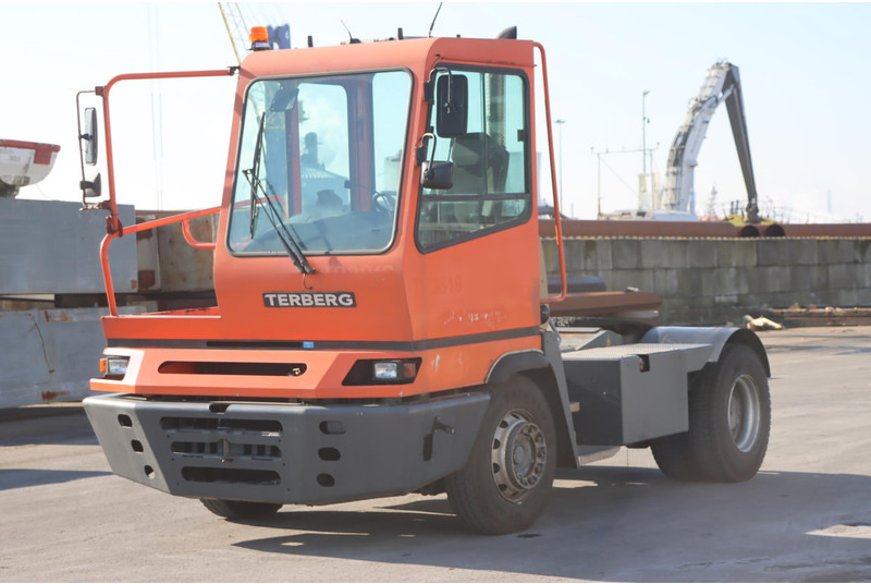 Terberg YT182 - Terminal trekker: afbeelding 3 Terberg YT182 - Terminal trekker: afbeelding 3