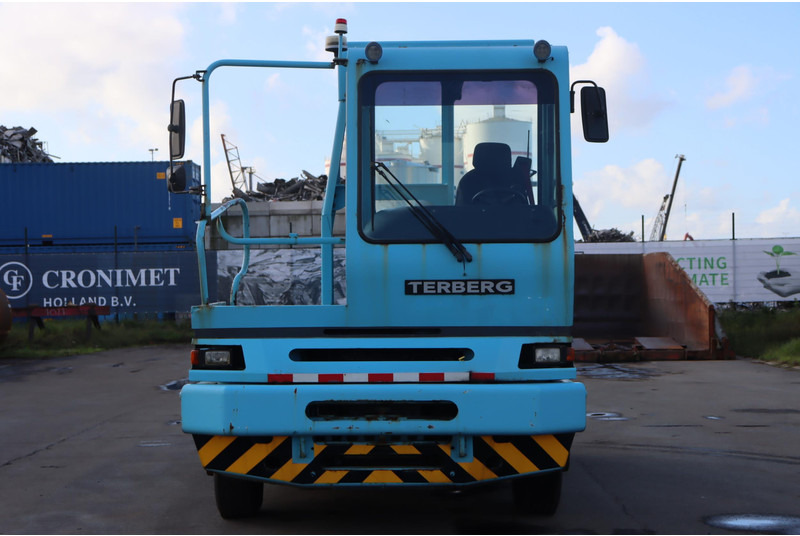 Terberg YT222 - Terminal trekker: afbeelding 2 Terberg YT222 - Terminal trekker: afbeelding 2