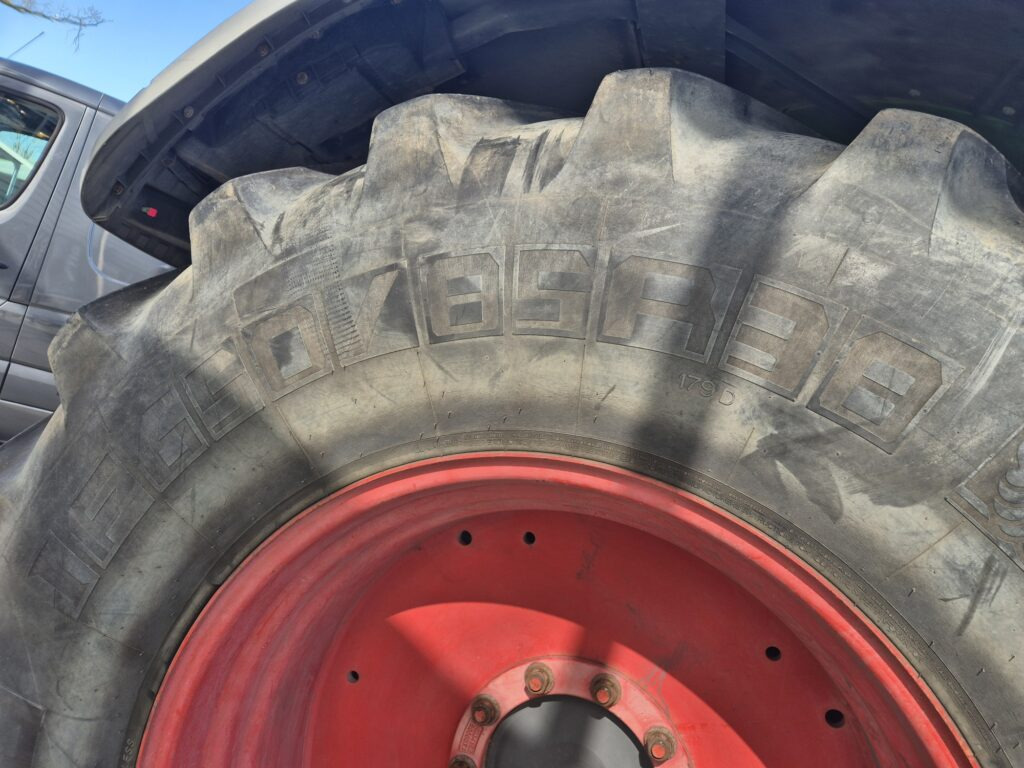 Tractor FENDT 828: afbeelding 12