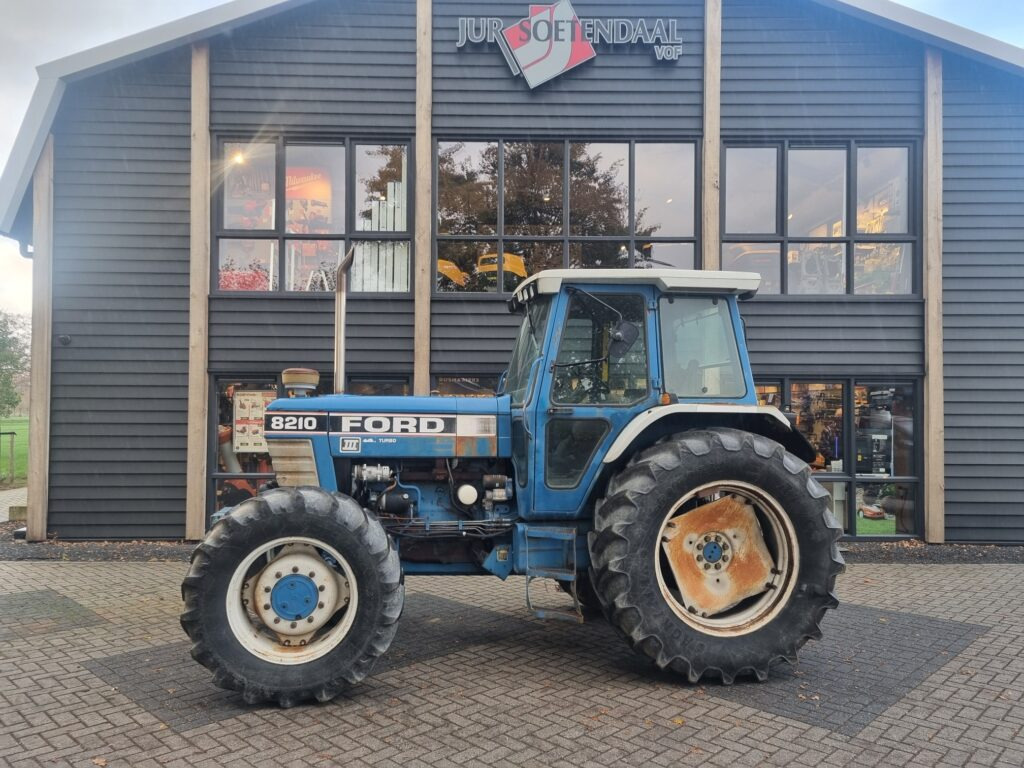 FORD 8210 - Tractor: afbeelding 1 FORD 8210 - Tractor: afbeelding 1