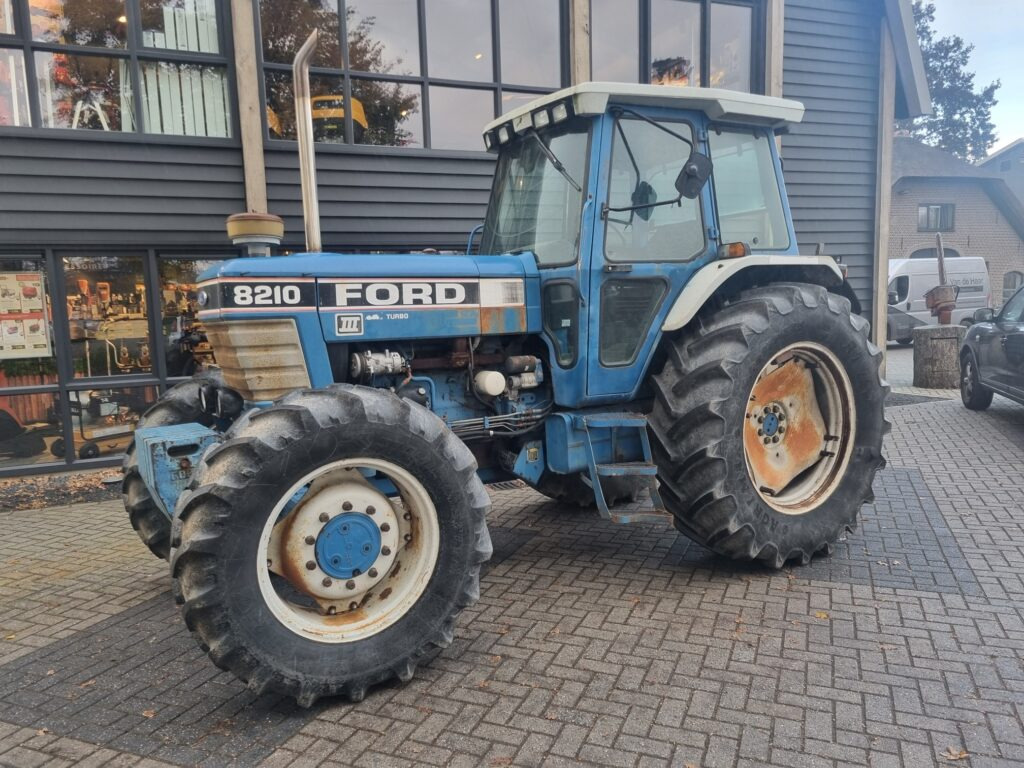FORD 8210 - Tractor: afbeelding 2 FORD 8210 - Tractor: afbeelding 2