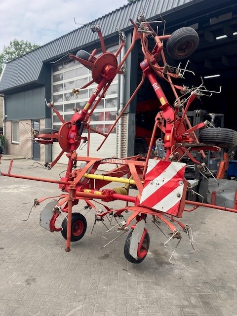 LELY 675 tedder - Hooischudder: afbeelding 2 LELY 675 tedder - Hooischudder: afbeelding 2
