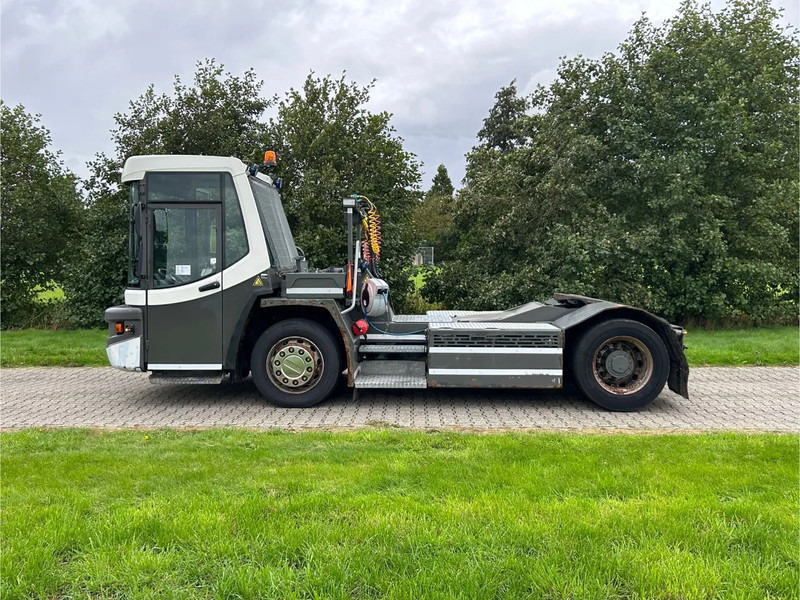 Terberg DT 183 | DISTRIBUTION TERMINAL | 8949 HOURS !!!! | LOW STEPS - Terminal trekker: afbeelding 3 Terberg DT 183 | DISTRIBUTION TERMINAL | 8949 HOURS !!!! | LOW STEPS - Terminal trekker: afbeelding 3