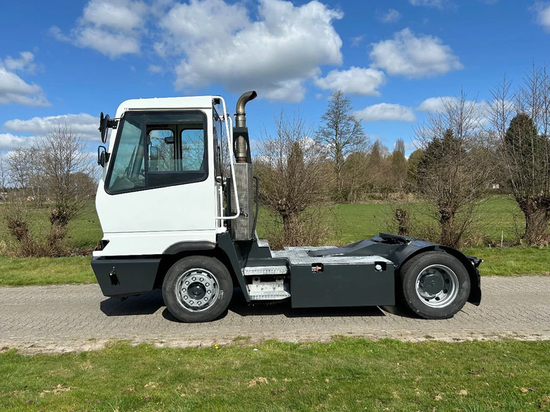 Terberg YT 182 TERBERG | MEGA | CLIMA | LOW HOURS | NEW ENGINE - Terminal trekker: afbeelding 2 Terberg YT 182 TERBERG | MEGA | CLIMA | LOW HOURS | NEW ENGINE - Terminal trekker: afbeelding 2