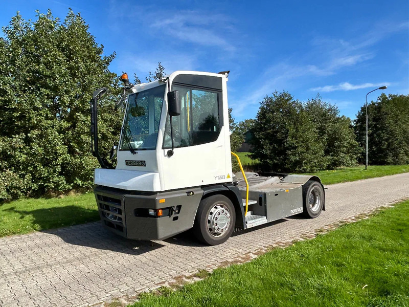 Terberg YT 223 | LOW HOURS | AIRCO | MEGA LOW LOADER | - Terminal trekker: afbeelding 1 Terberg YT 223 | LOW HOURS | AIRCO | MEGA LOW LOADER | - Terminal trekker: afbeelding 1