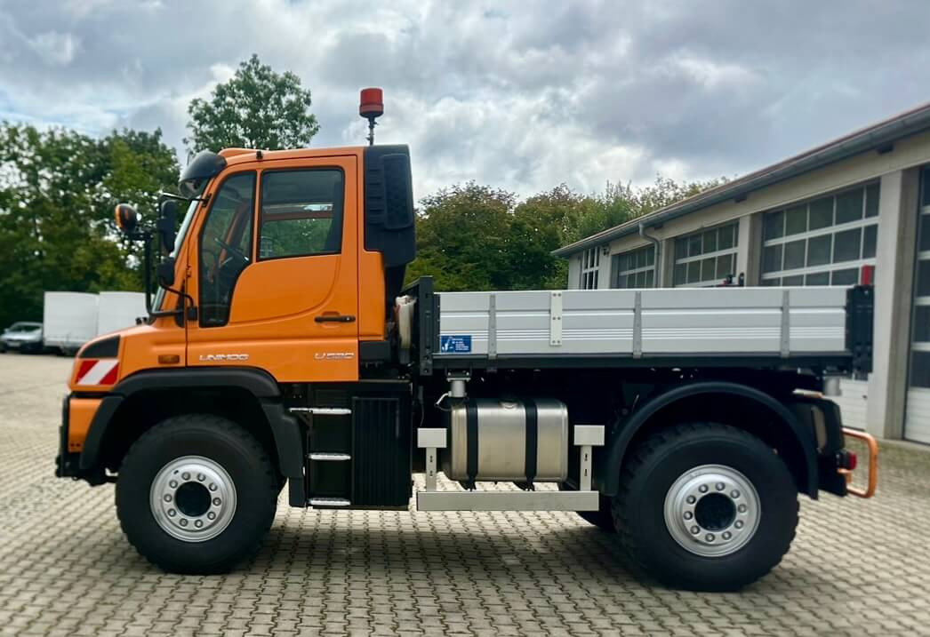 Unimog 530 - U530 405 44301 Mercedes Benz 405 - Gemeentelijke machine/ Speciaal: afbeelding 2 Unimog 530 - U530 405 44301 Mercedes Benz 405 - Gemeentelijke machine/ Speciaal: afbeelding 2