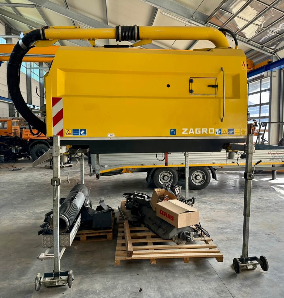 Unimog Aufbaukehrmaschine Trilety SK-370 - Onderdelen voor Veegwagen: afbeelding 3 Unimog Aufbaukehrmaschine Trilety SK-370 - Onderdelen voor Veegwagen: afbeelding 3