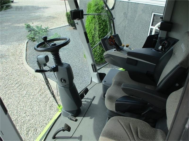 Claas LEXION 750 Gårdmaskine med kun 1480timer og V900 s - Maaidorser: afbeelding 4 Claas LEXION 750 Gårdmaskine med kun 1480timer og V900 s - Maaidorser: afbeelding 4