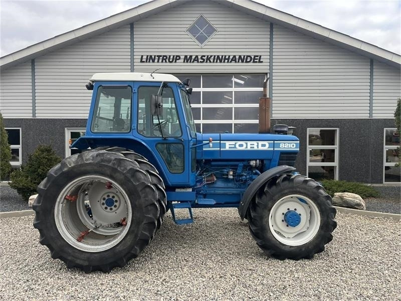 Ford 8210 En rigtig velholdt klassiker med tvillinghjul - Tractor: afbeelding 2 Ford 8210 En rigtig velholdt klassiker med tvillinghjul - Tractor: afbeelding 2