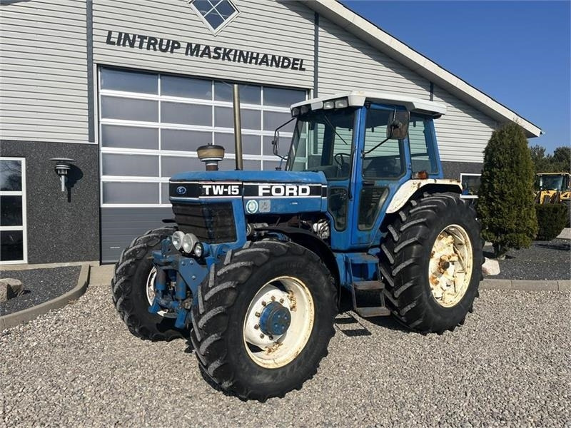 Ford TW 15 F II med HEVA opklappelig frontlift - Tractor: afbeelding 2 Ford TW 15 F II med HEVA opklappelig frontlift - Tractor: afbeelding 2