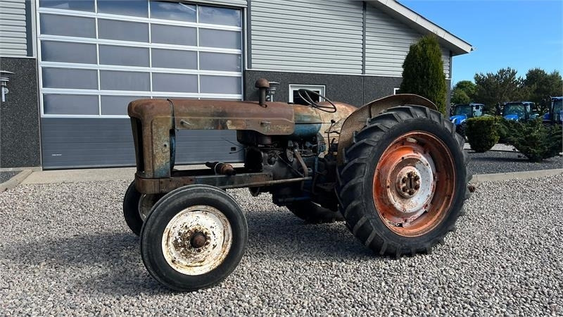 Fordson Major Motoren mangler, men mange god dele. - Tractor: afbeelding 2 Fordson Major Motoren mangler, men mange god dele. - Tractor: afbeelding 2