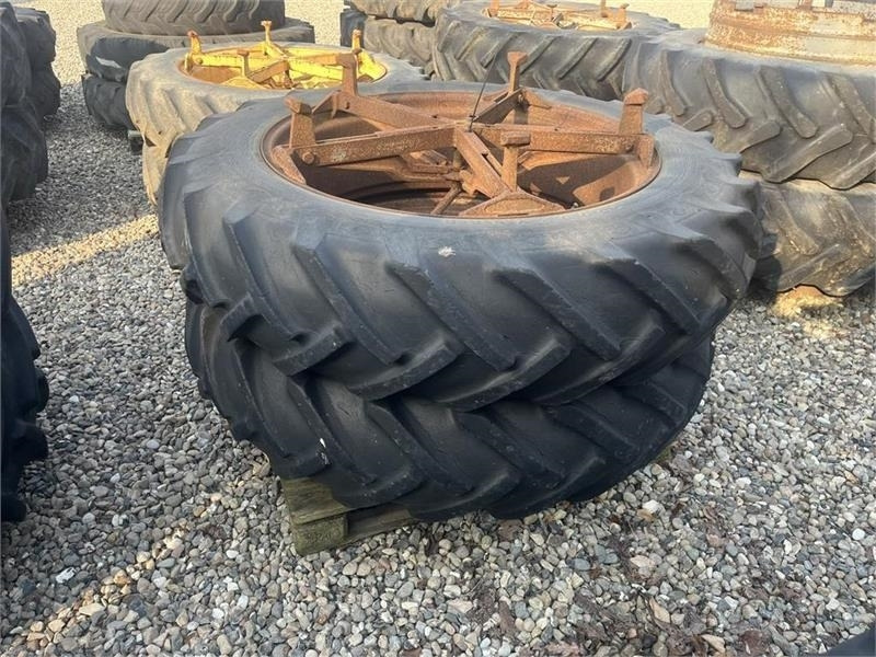 Goodyear 13,6 -38 Molcon 5 arme bred - Band voor Landbouwmachine: afbeelding 1 Goodyear 13,6 -38 Molcon 5 arme bred - Band voor Landbouwmachine: afbeelding 1