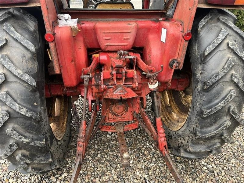 IH 574 handy traktor med servostyring. - Tractor: afbeelding 3 IH 574 handy traktor med servostyring. - Tractor: afbeelding 3