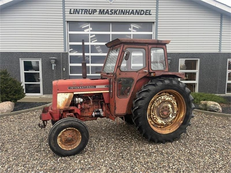 IH 574 handy traktor med servostyring. - Tractor: afbeelding 1 IH 574 handy traktor med servostyring. - Tractor: afbeelding 1