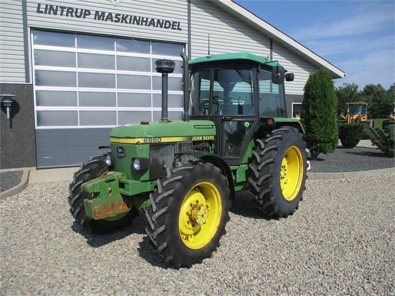 John Deere 2850 TURBO Med nye bagdæk - Tractor: afbeelding 2 John Deere 2850 TURBO Med nye bagdæk - Tractor: afbeelding 2
