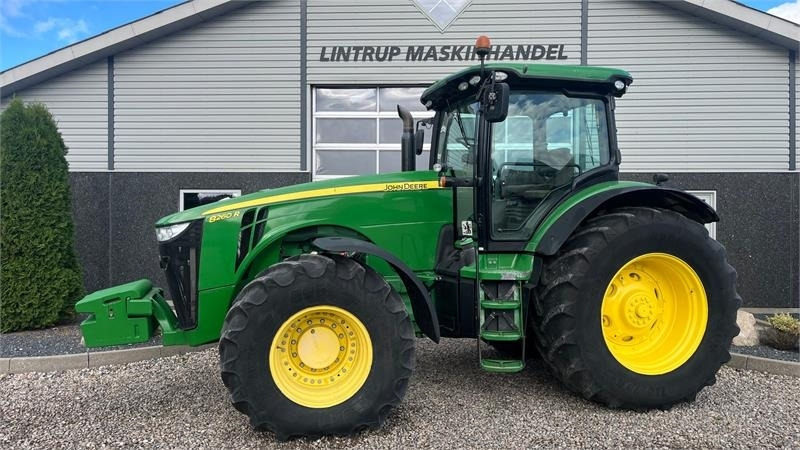John Deere 8260R - Tractor: afbeelding 1 John Deere 8260R - Tractor: afbeelding 1