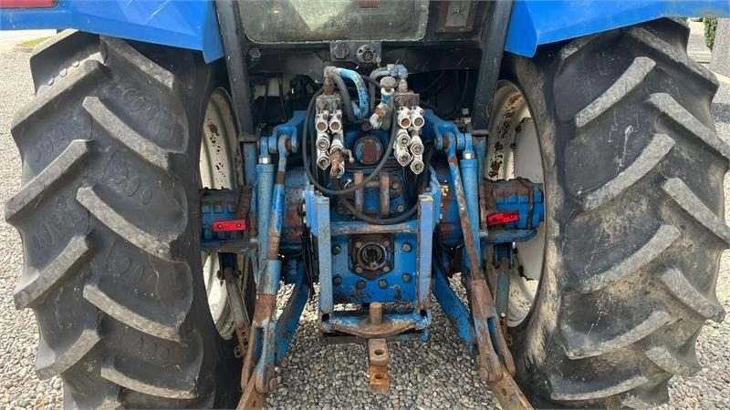 New Holland 8240 SLE Med frontlift og frontPTO - Tractor: afbeelding 5 New Holland 8240 SLE Med frontlift og frontPTO - Tractor: afbeelding 5