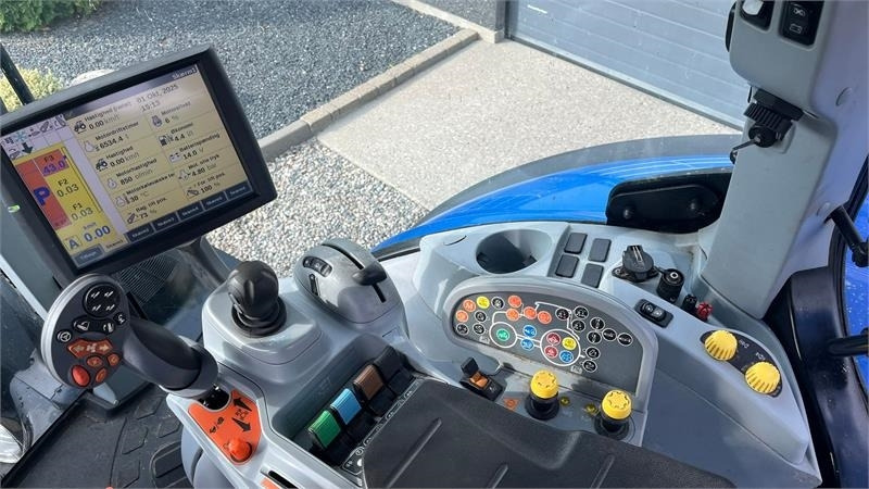 Tractor New Holland T7.315 HD med frontlift og front PTO.: afbeelding 8