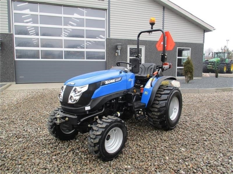 Solis 26 6+2 Gearmaskine med servostyring og industrihju - Gemeentelijke tractor: afbeelding 2 Solis 26 6+2 Gearmaskine med servostyring og industrihju - Gemeentelijke tractor: afbeelding 2