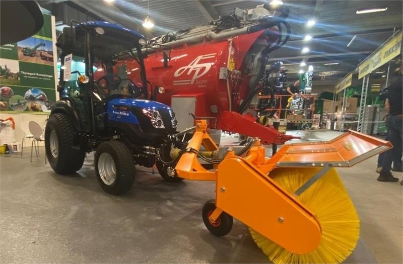 Solis H26 HST SnowEdition med Thyregod TK 1600 kost på - Tractor: afbeelding 2 Solis H26 HST SnowEdition med Thyregod TK 1600 kost på - Tractor: afbeelding 2