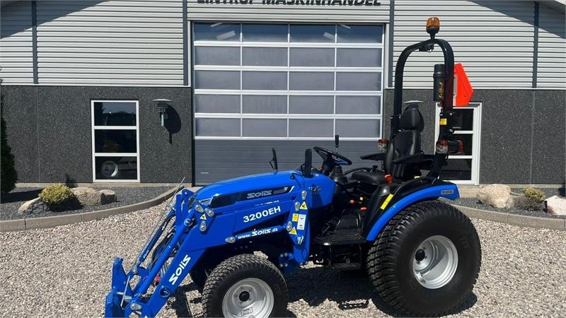 Solis H26 HST Turfdæk og Frontlæsser - Tractor: afbeelding 1 Solis H26 HST Turfdæk og Frontlæsser - Tractor: afbeelding 1
