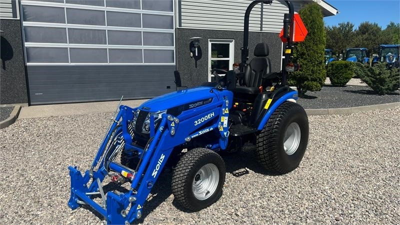 Solis H26 HST Turfdæk og Frontlæsser - Tractor: afbeelding 2 Solis H26 HST Turfdæk og Frontlæsser - Tractor: afbeelding 2