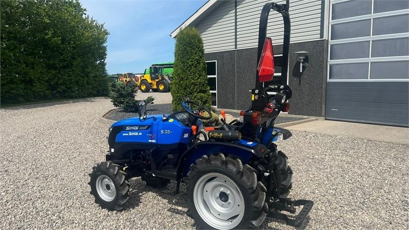 Solis S26 6+2 gearmaskine med servostyring - Tractor: afbeelding 3 Solis S26 6+2 gearmaskine med servostyring - Tractor: afbeelding 3