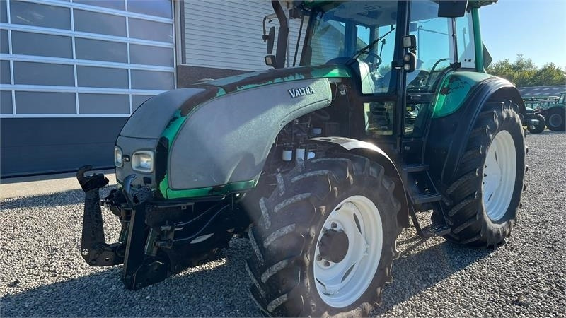 Valtra T130 med 3.5ton frontlift - Tractor: afbeelding 3 Valtra T130 med 3.5ton frontlift - Tractor: afbeelding 3