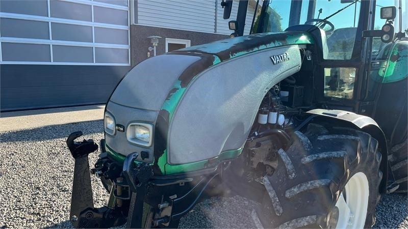 Valtra T130 med 3.5ton frontlift - Tractor: afbeelding 4 Valtra T130 med 3.5ton frontlift - Tractor: afbeelding 4