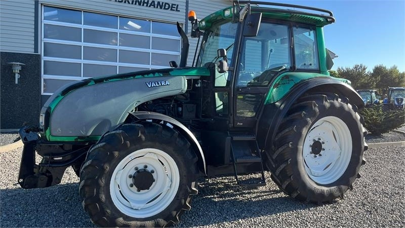 Valtra T130 med 3.5ton frontlift - Tractor: afbeelding 2 Valtra T130 med 3.5ton frontlift - Tractor: afbeelding 2