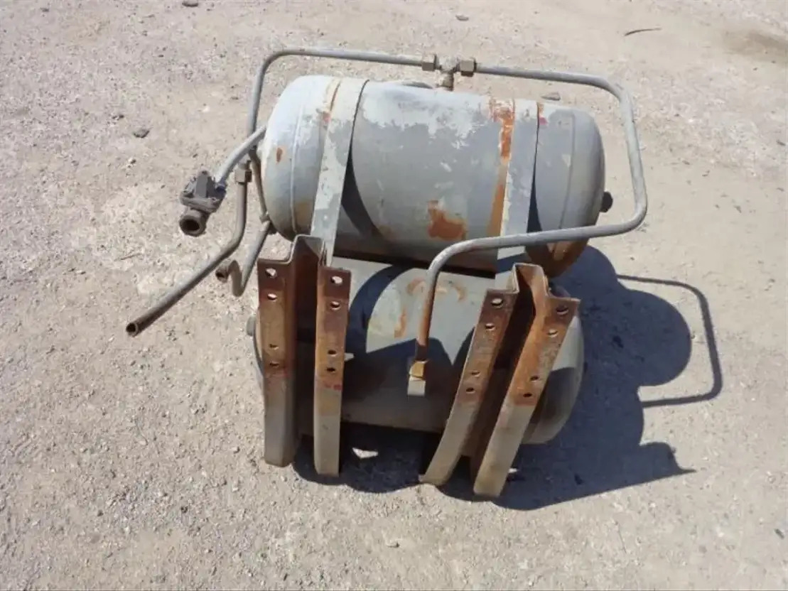 Volvo Airtanks From Volvo F88-F89 - Remdelen voor Vrachtwagen: afbeelding 5 Volvo Airtanks From Volvo F88-F89 - Remdelen voor Vrachtwagen: afbeelding 5