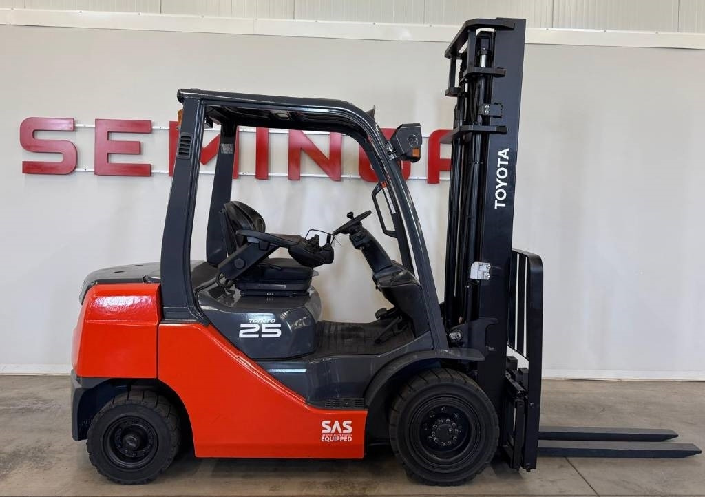 Toyota 10811 06-8FD25F - Diesel heftruck: afbeelding 2 Toyota 10811 06-8FD25F - Diesel heftruck: afbeelding 2