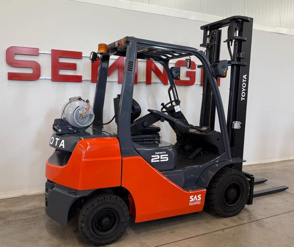 Toyota 10859 - 02-8FGF25 - LPG heftruck: afbeelding 3 Toyota 10859 - 02-8FGF25 - LPG heftruck: afbeelding 3