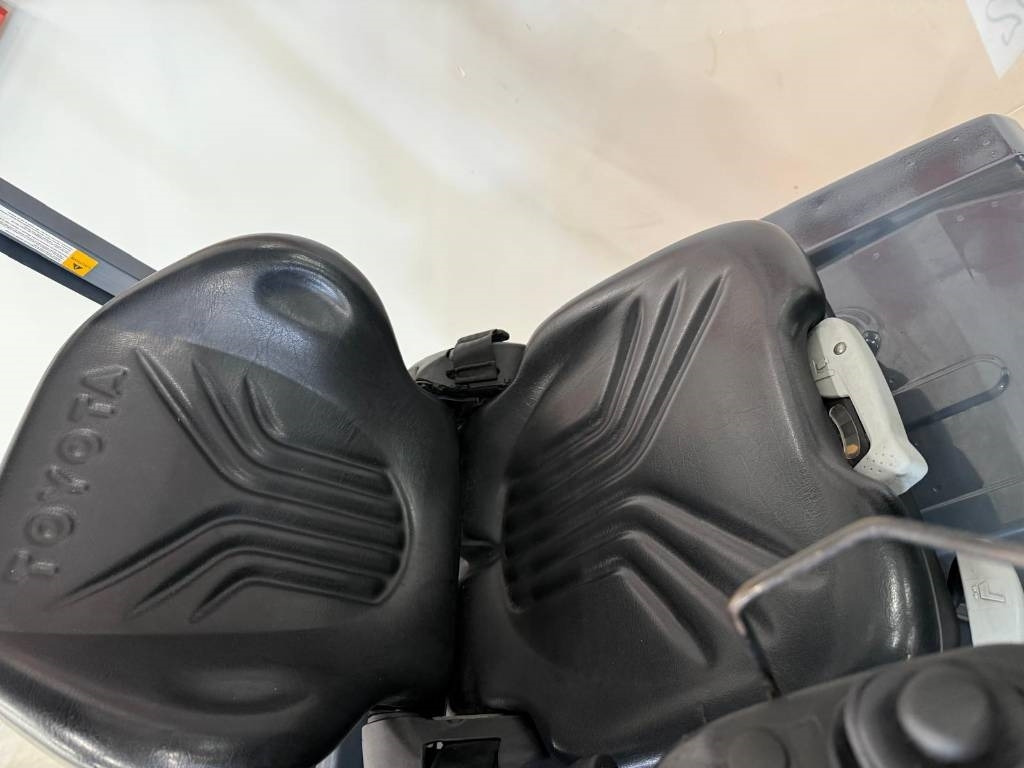 Toyota 11032 - 8FBM16T - Elektrische heftruck: afbeelding 4 Toyota 11032 - 8FBM16T - Elektrische heftruck: afbeelding 4