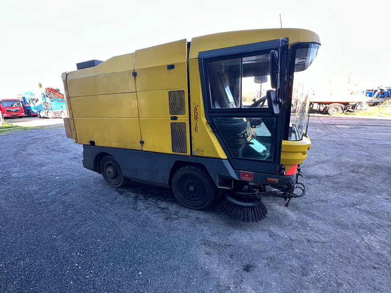 Ravo 530 VEEGMACHINE/SWEEPER!! - Veegwagen: afbeelding 5 Ravo 530 VEEGMACHINE/SWEEPER!! - Veegwagen: afbeelding 5