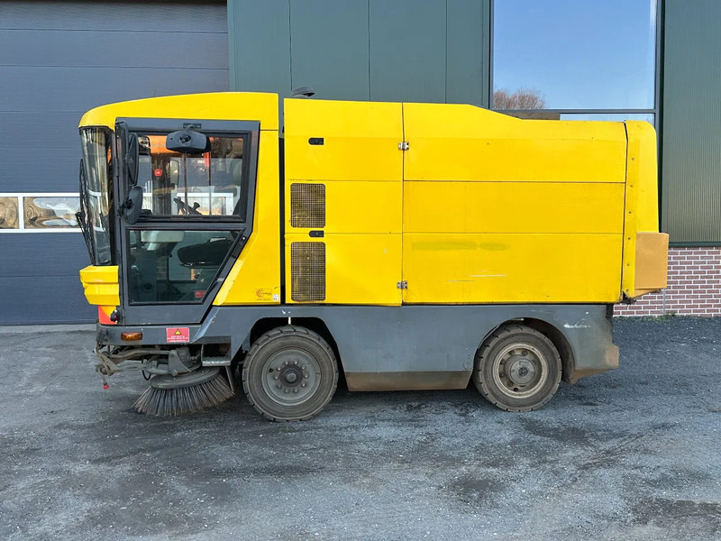 Ravo 530 VEEGMACHINE/SWEEPER!! - Veegwagen: afbeelding 2 Ravo 530 VEEGMACHINE/SWEEPER!! - Veegwagen: afbeelding 2
