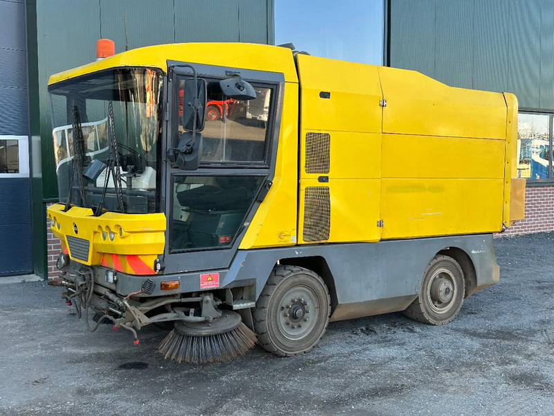 Ravo 530 VEEGMACHINE/SWEEPER!! - Veegwagen: afbeelding 1 Ravo 530 VEEGMACHINE/SWEEPER!! - Veegwagen: afbeelding 1