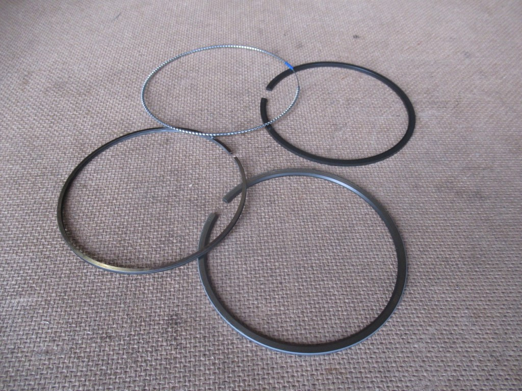 CNH 87802445 - - Zuigers/ Ringen/ Glijlagers voor Bouwmachine: afbeelding 1 CNH 87802445 - - Zuigers/ Ringen/ Glijlagers voor Bouwmachine: afbeelding 1