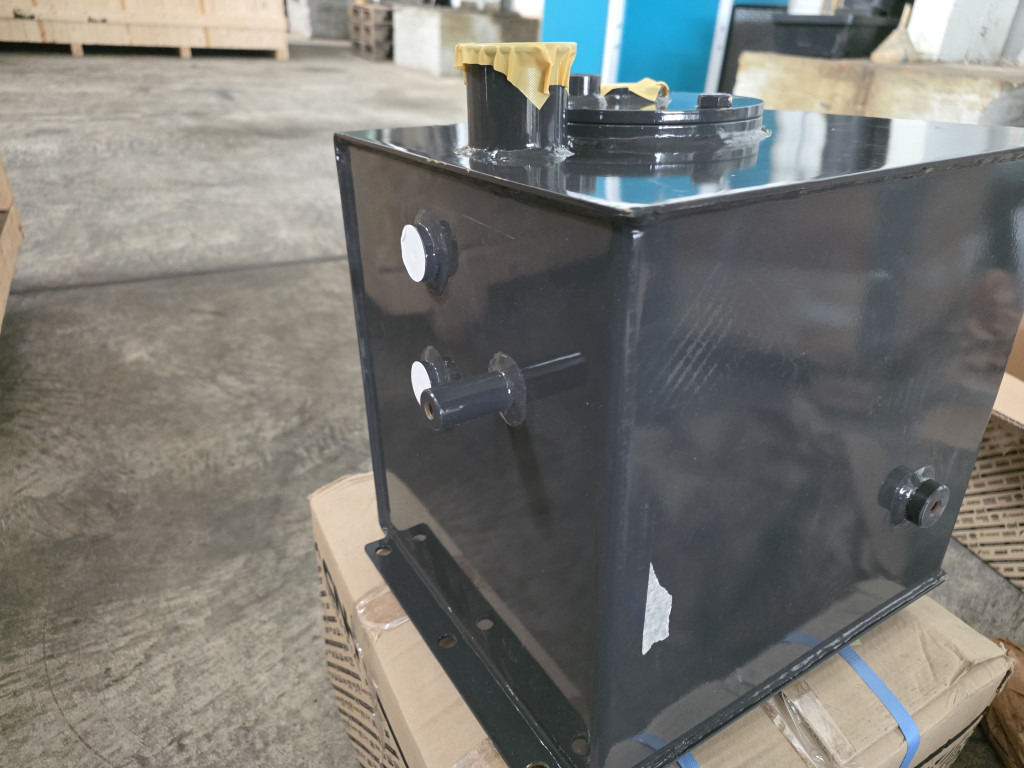 Case 31MJ-01016CG - 31MJ-01016 - Hydrauliektank voor Bouwmachine: afbeelding 2 Case 31MJ-01016CG - 31MJ-01016 - Hydrauliektank voor Bouwmachine: afbeelding 2