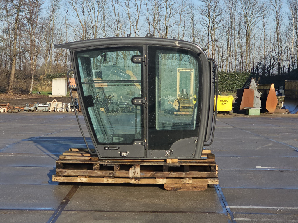 Case 48003933 - Cabine voor Bouwmachine: afbeelding 1 Case 48003933 - Cabine voor Bouwmachine: afbeelding 1