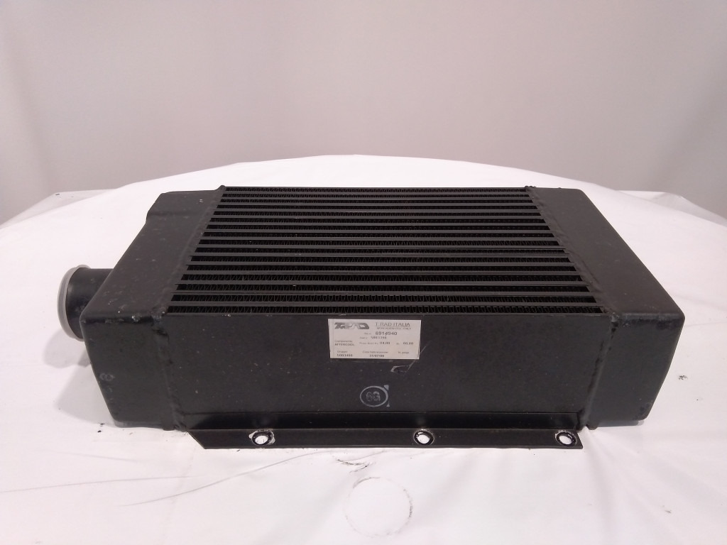 Case 6914940 - Intercooler voor Bouwmachine: afbeelding 1 Case 6914940 - Intercooler voor Bouwmachine: afbeelding 1
