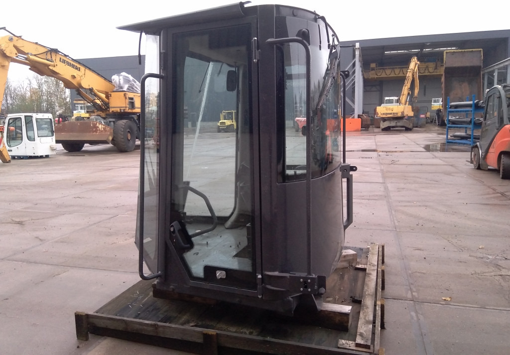 Case 84483623 - 84338702 - Cabine voor Bouwmachine: afbeelding 4 Case 84483623 - 84338702 - Cabine voor Bouwmachine: afbeelding 4