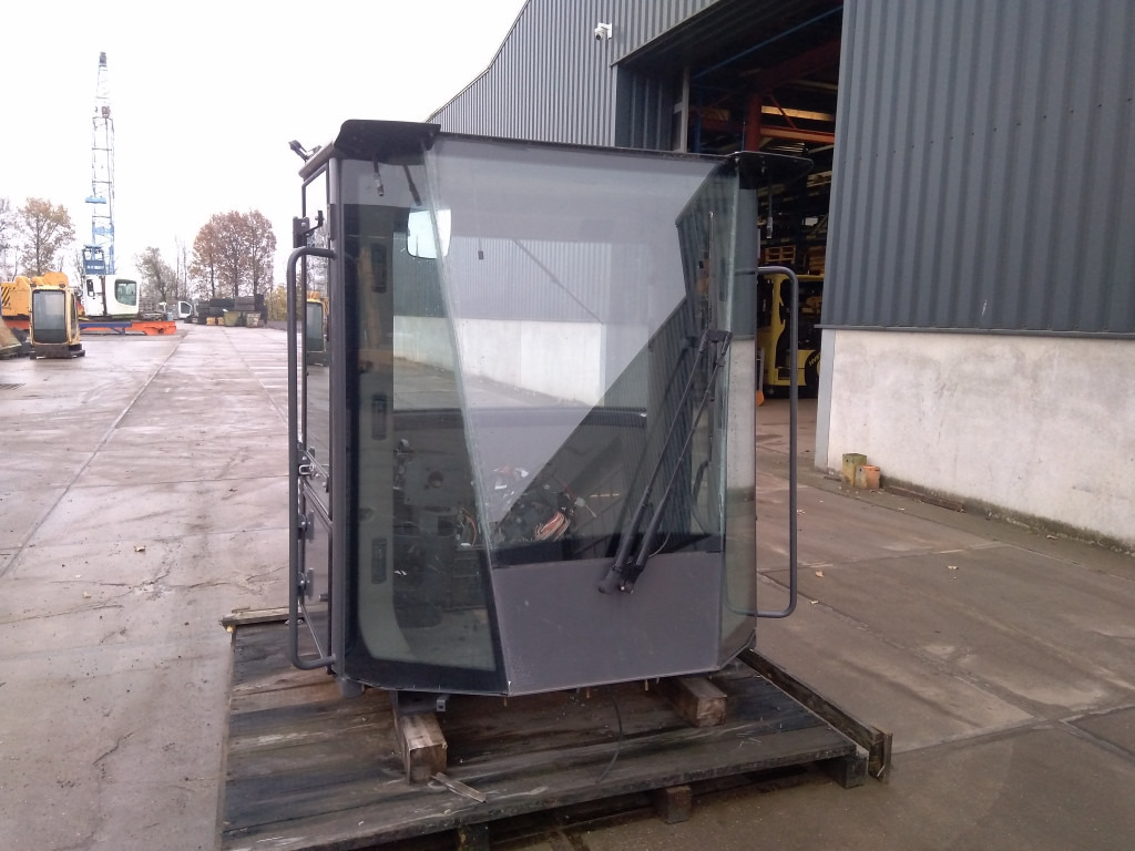 Case 84483623 - 84338702 - Cabine voor Bouwmachine: afbeelding 1 Case 84483623 - 84338702 - Cabine voor Bouwmachine: afbeelding 1