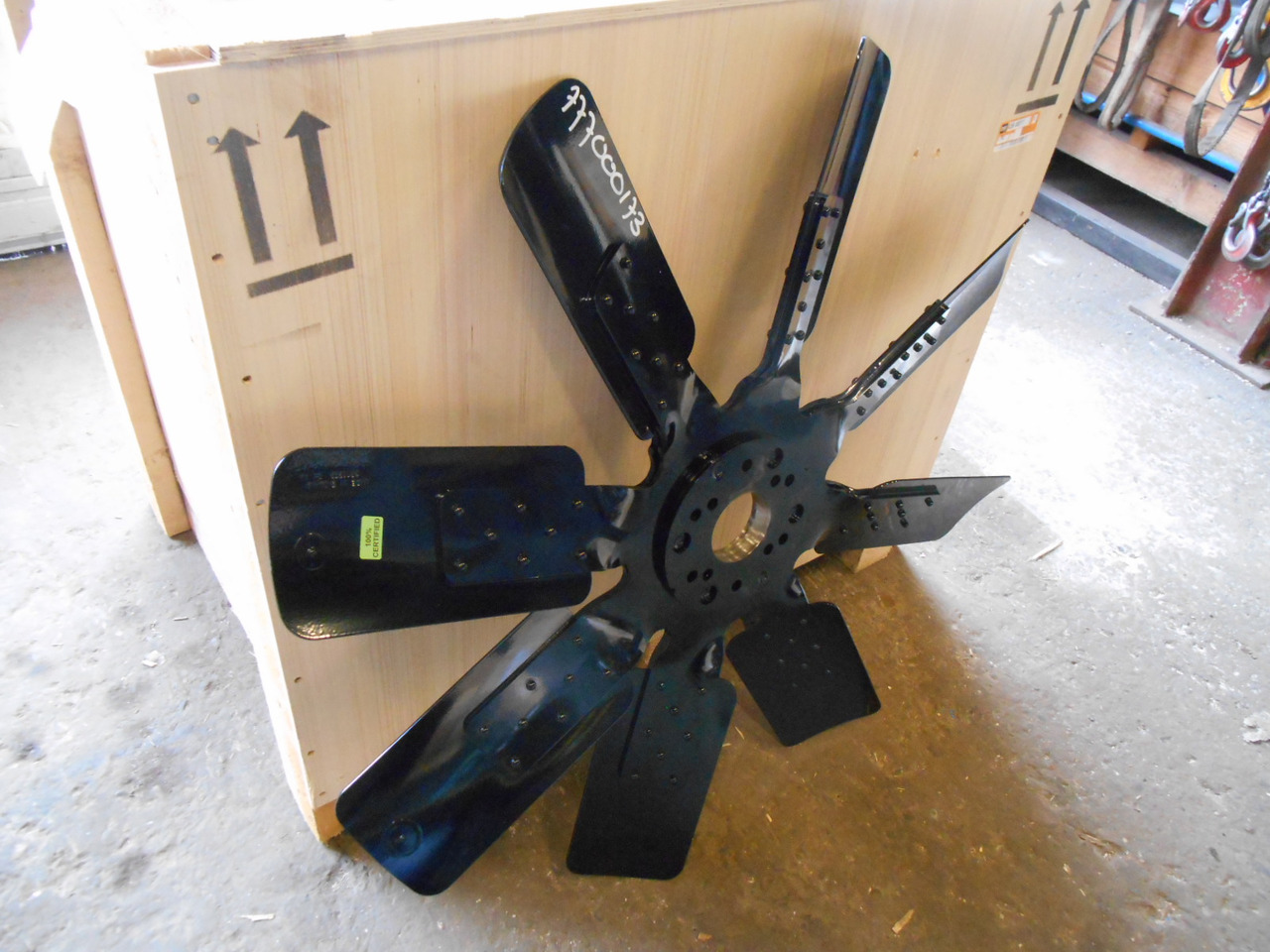 Caterpillar 4017451 - 1437477 - Ventilator voor Bouwmachine: afbeelding 3 Caterpillar 4017451 - 1437477 - Ventilator voor Bouwmachine: afbeelding 3