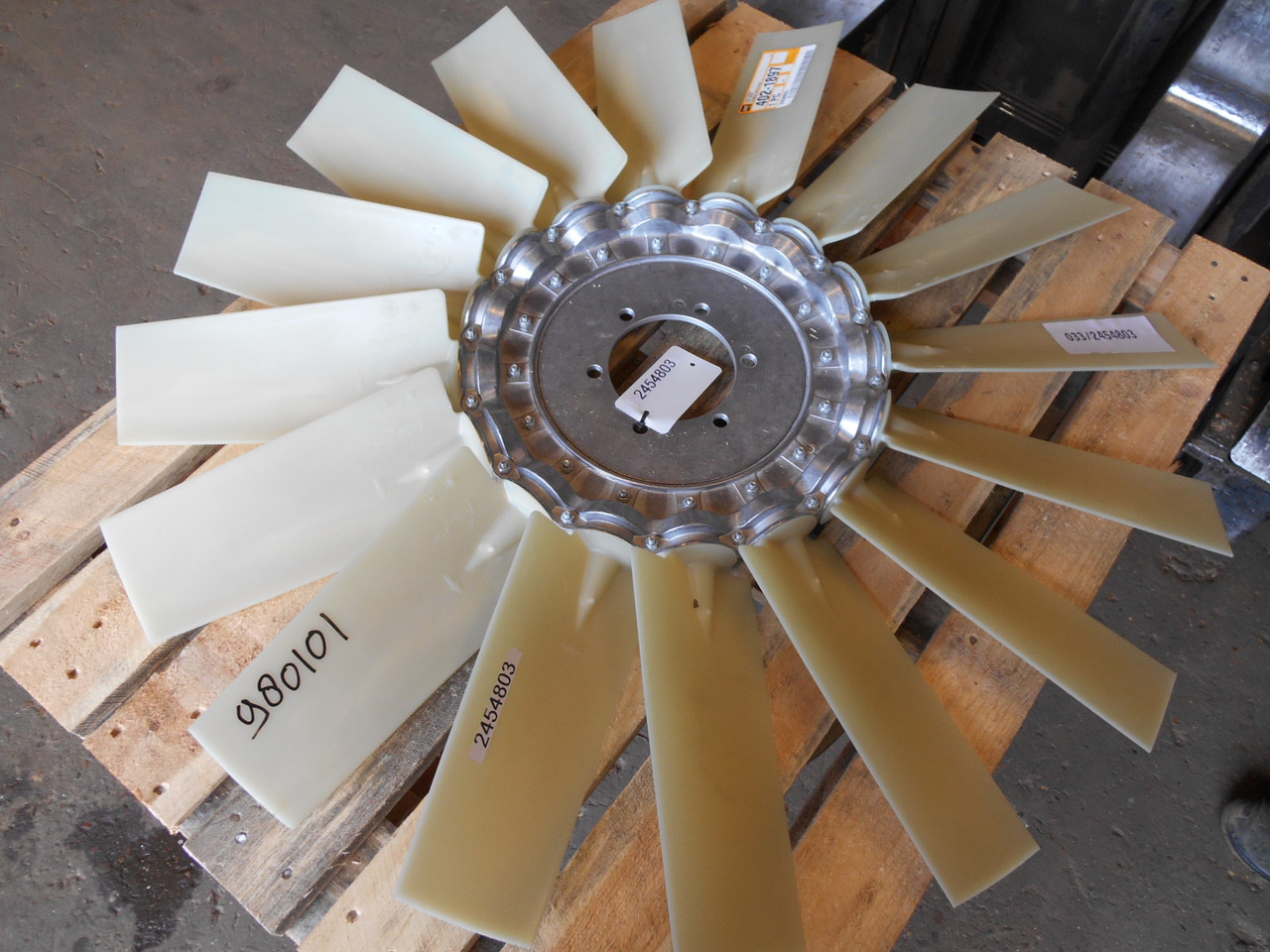 Caterpillar 4021897 - - Ventilator voor Bouwmachine: afbeelding 1 Caterpillar 4021897 - - Ventilator voor Bouwmachine: afbeelding 1