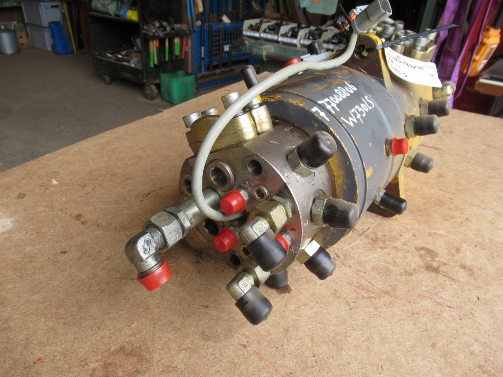 Furukawa W730LS - - Hydraulica voor Bouwmachine: afbeelding 4 Furukawa W730LS - - Hydraulica voor Bouwmachine: afbeelding 4