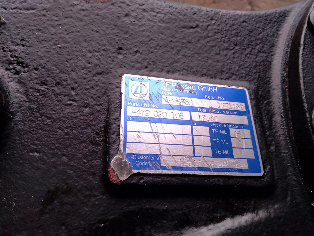 Hitachi 4457334 - 4472020106 - Achterass voor Bouwmachine: afbeelding 1 Hitachi 4457334 - 4472020106 - Achterass voor Bouwmachine: afbeelding 1