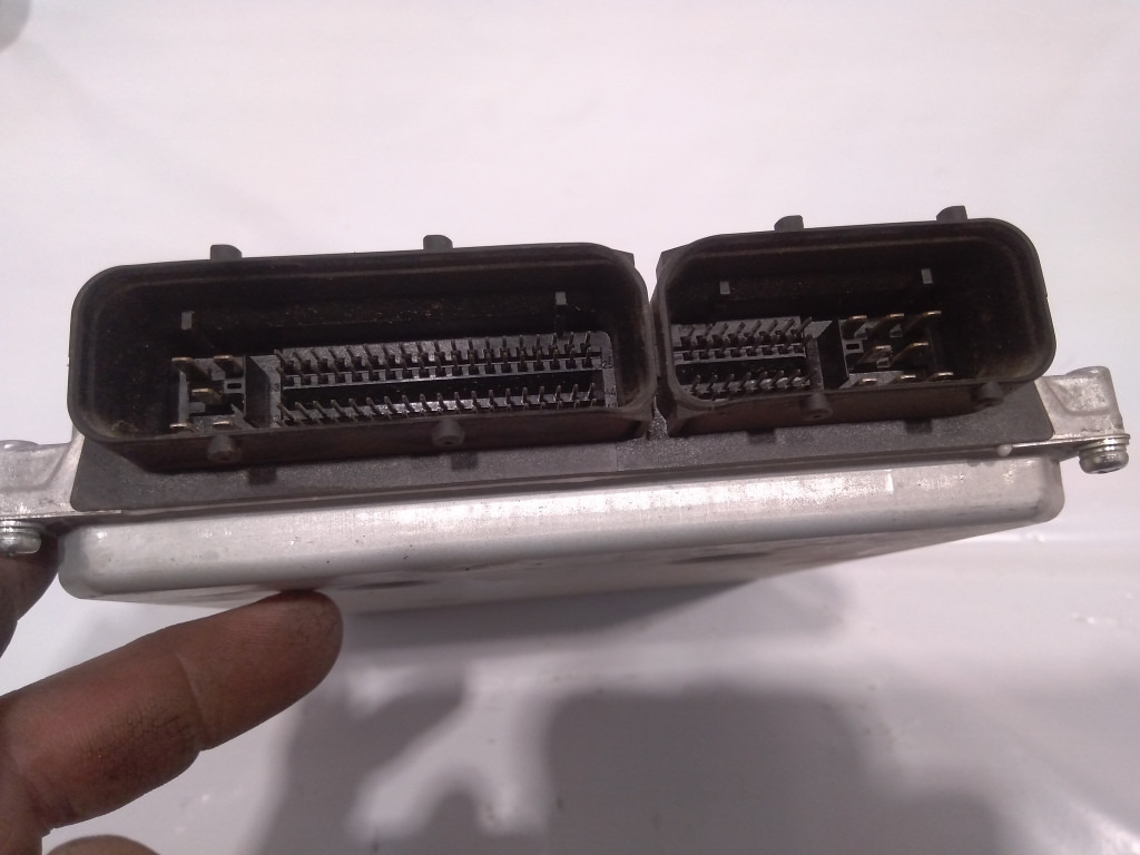 Hitachi 8982046851 - ECU voor Bouwmachine: afbeelding 2 Hitachi 8982046851 - ECU voor Bouwmachine: afbeelding 2