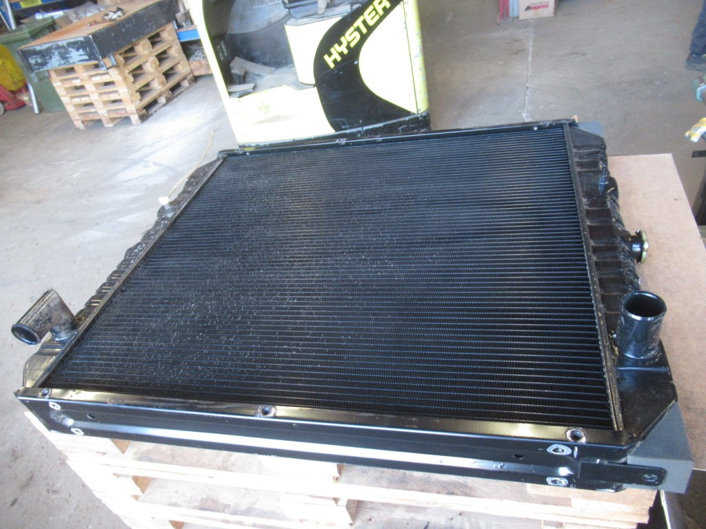 New Holland 4373720 - Radiateur voor Bouwmachine: afbeelding 1 New Holland 4373720 - Radiateur voor Bouwmachine: afbeelding 1