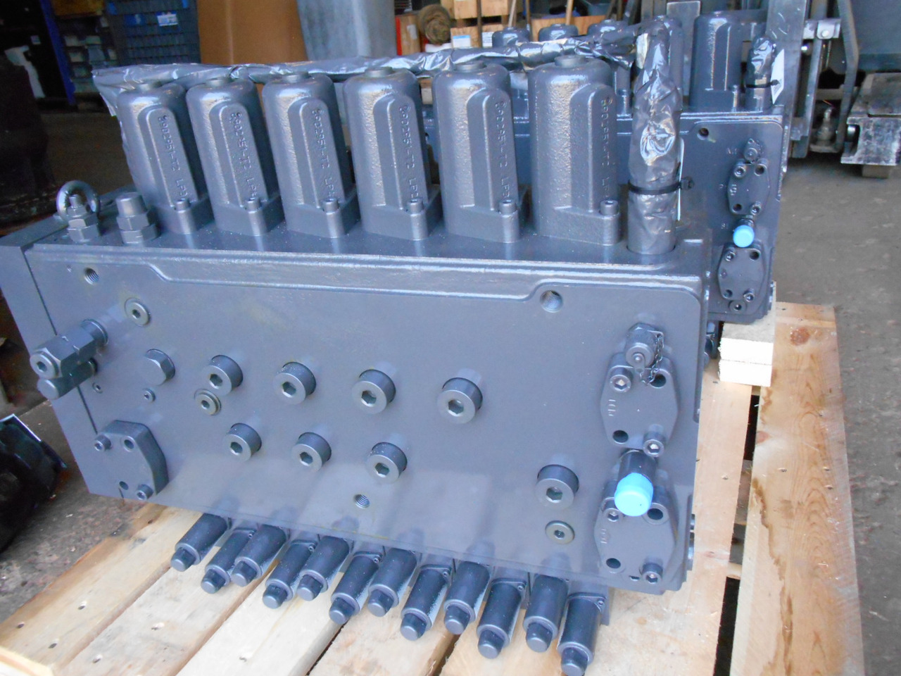 New Holland 6558352 - Hydraulische klep voor Bouwmachine: afbeelding 1 New Holland 6558352 - Hydraulische klep voor Bouwmachine: afbeelding 1